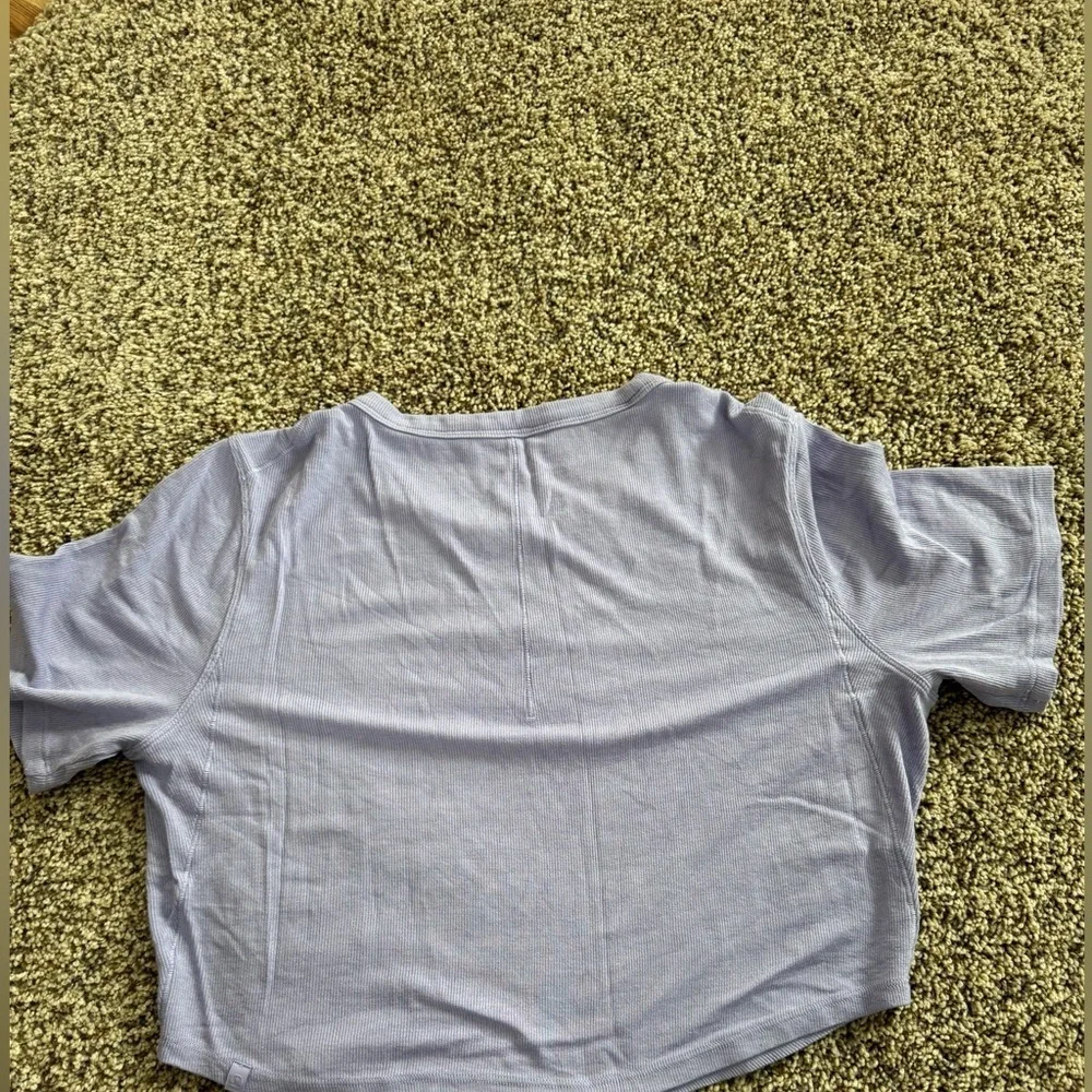 Lululemon Hold Tight Cropped T-Shirt- Lilac Smoke - Picture 4 of 5